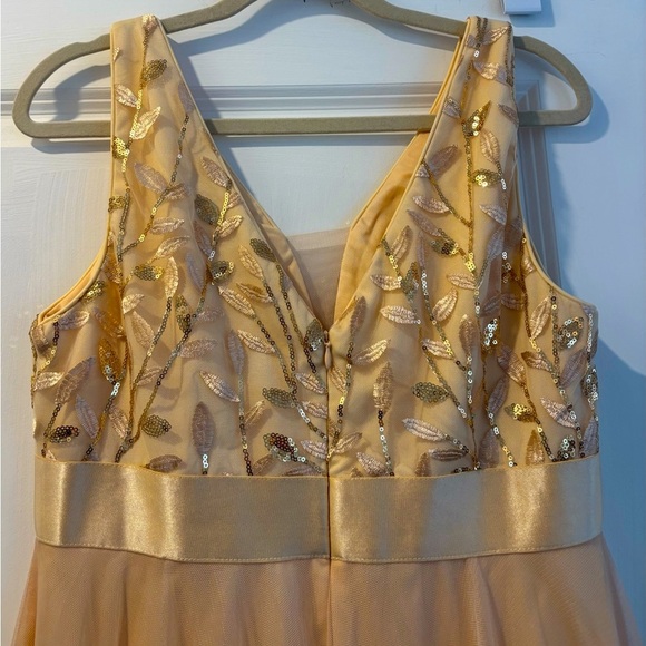 Gorgeous gold gown- never worn - Picture 2 of 5